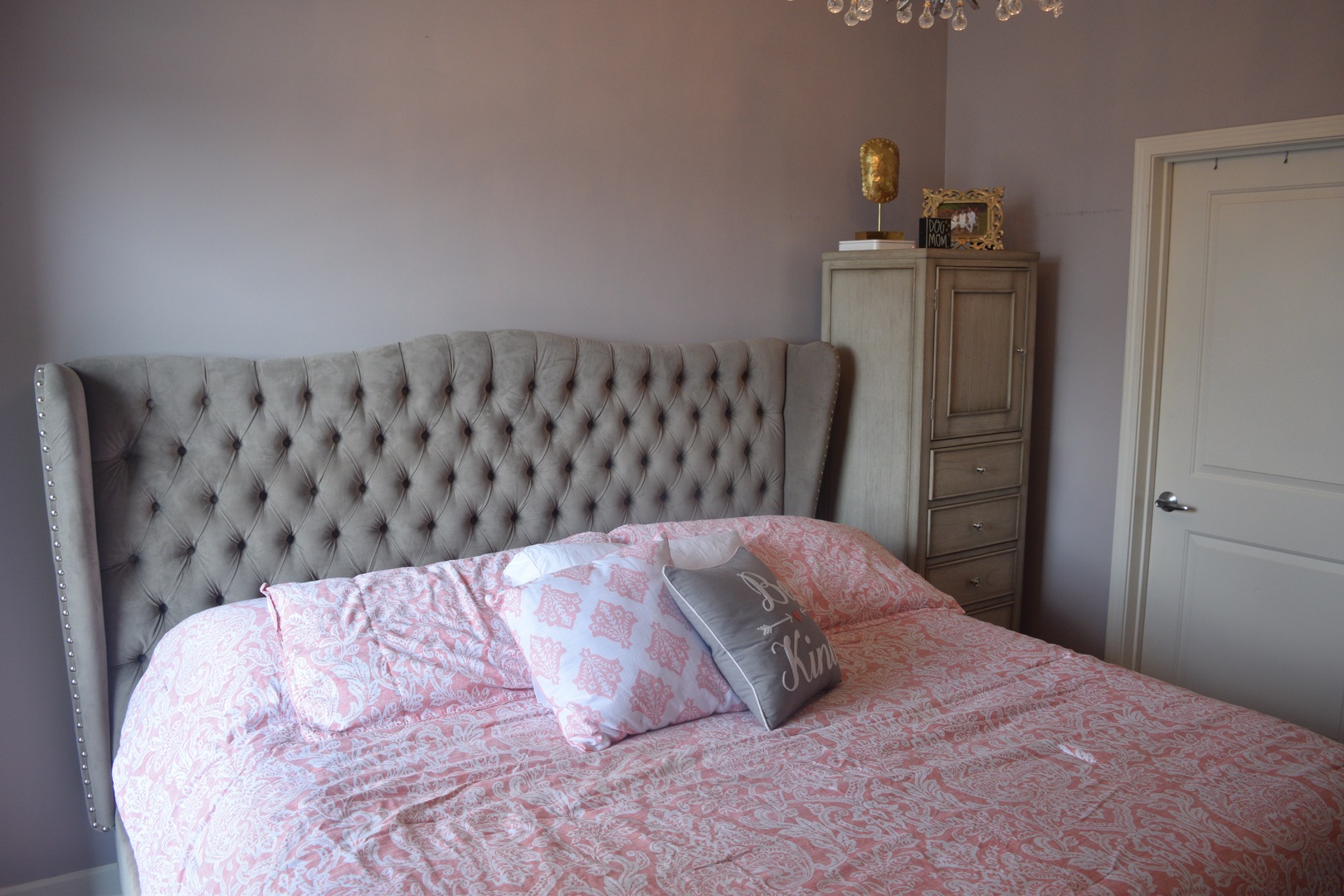 1400 South Michigan Avenue, Unit 2108 Chicago, IL 60605 - Photo 4 of 14 a bed sitting in a bedroom chandelier