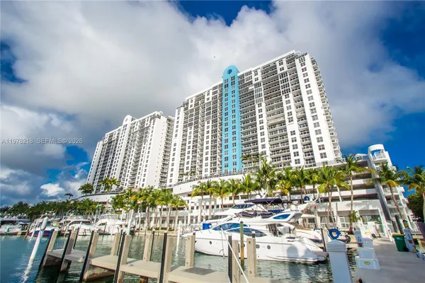 $4,500 | 1800 Sunset Harbour Drive, Unit 715, Miami Beach, FL 33139