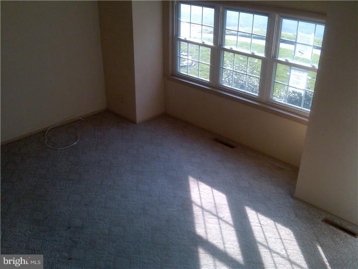 101 Anderson Road Newark, DE 19713 - Photo 2 of 12 Living Room