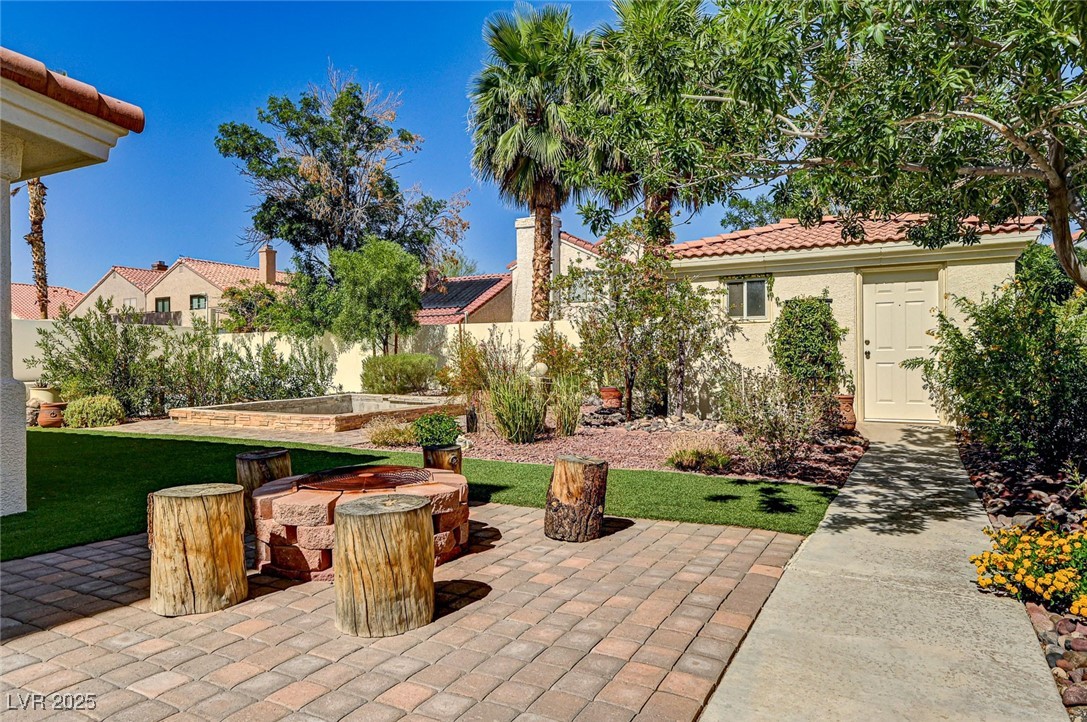 33 Reyburn Drive Henderson, NV 89074 - Photo 5 of 41 Gallery Image 5