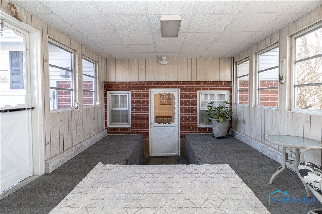 289 North River Road Waterville, OH 43566 - Photo 20 of 32 breezeway