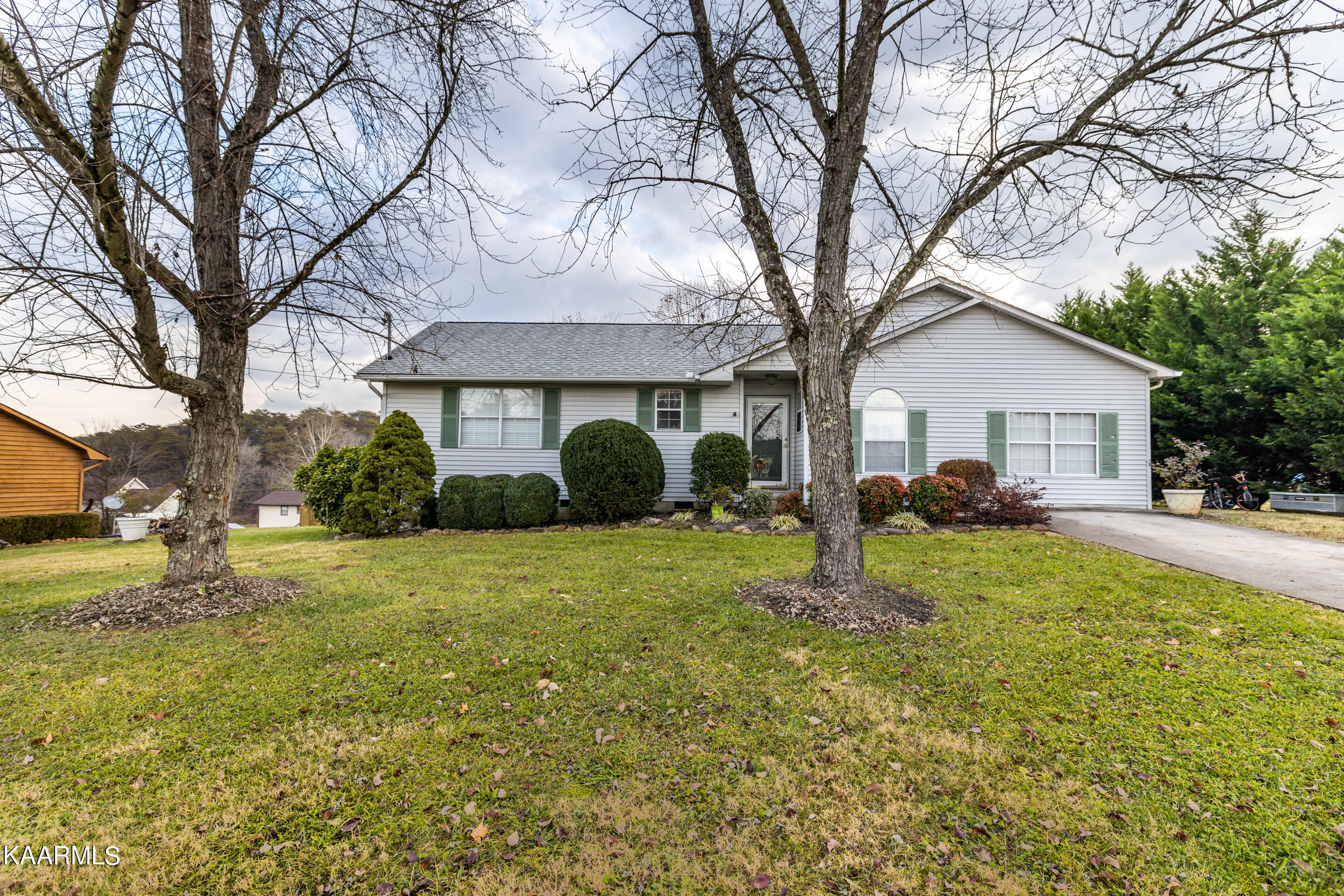 916 Chris Road Strawberry Plains, TN 37871 - Photo 1 of 31 1U6A9550