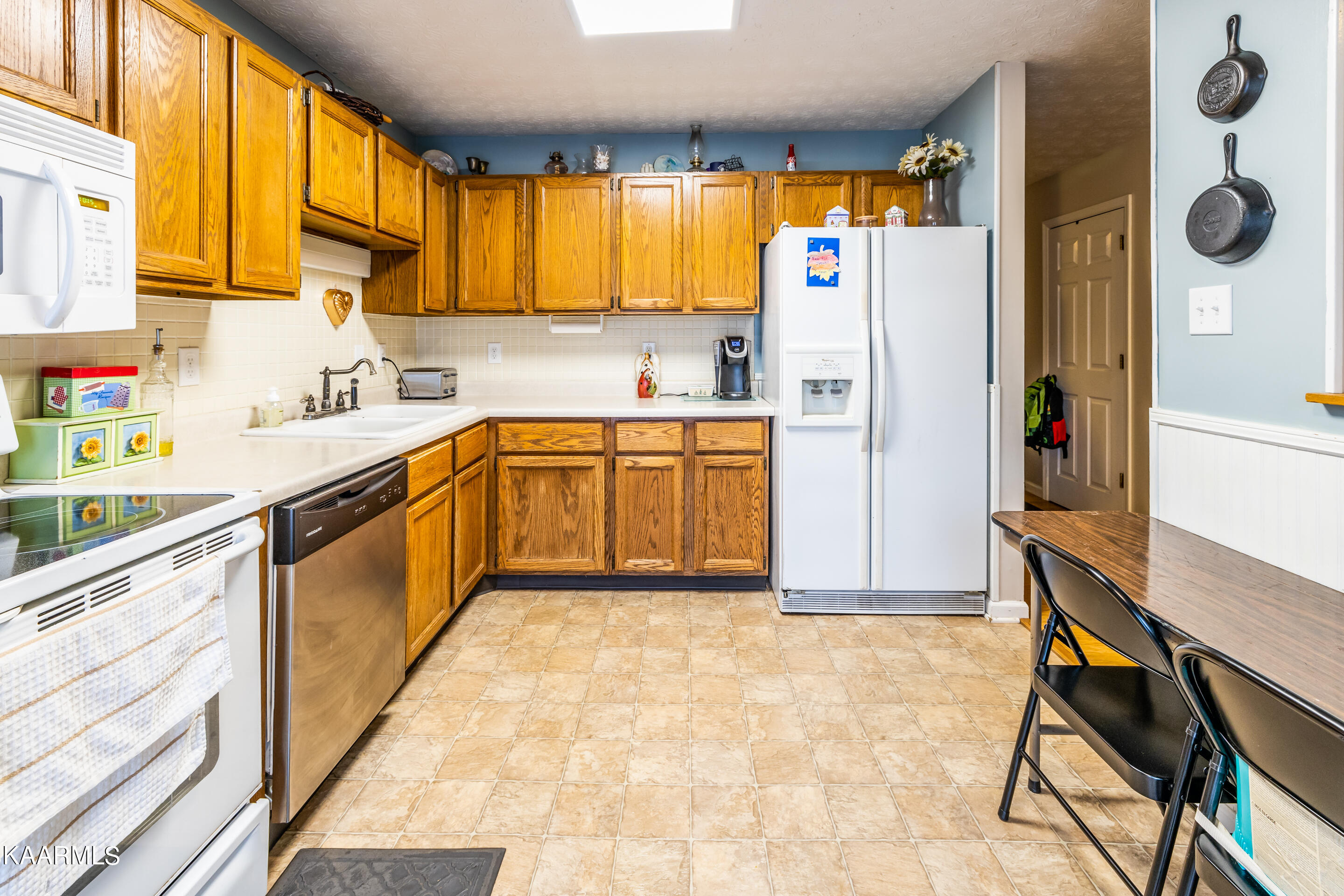 916 Chris Road Strawberry Plains, TN 37871 - Photo 6 of 31 1U6A9535-Edit
