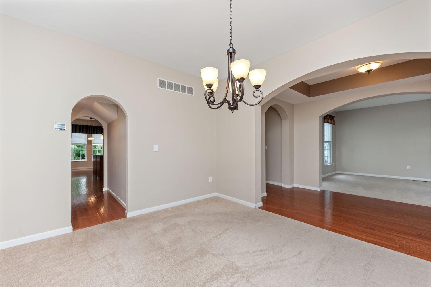 692 Hyacinth Road Cincinnati, OH 45245 - Photo 10 of 41