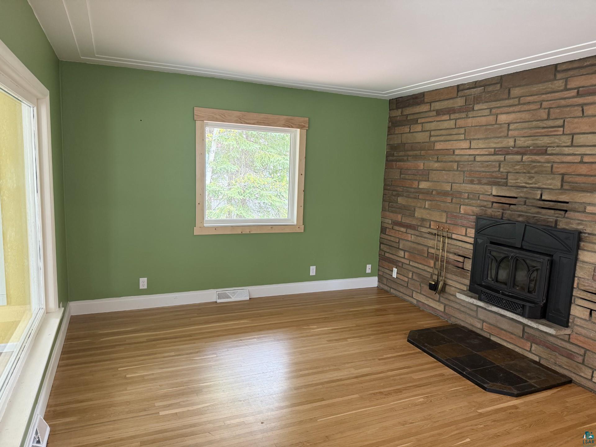 3722 East 4th Street Duluth, MN 55804 - Photo 3 of 11 Living room
