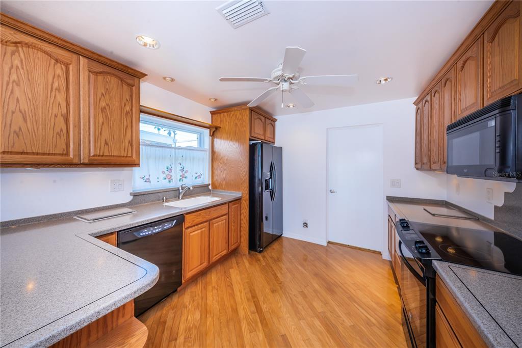 16014 4th Street East Redington Beach, FL 33708 - Photo 14 of 40 Gallery Image 14