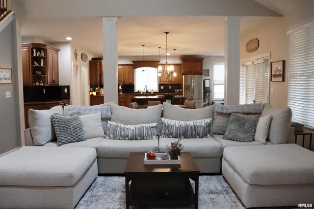 $649,900 | 2 Hunters Way, Washington, IL 61571