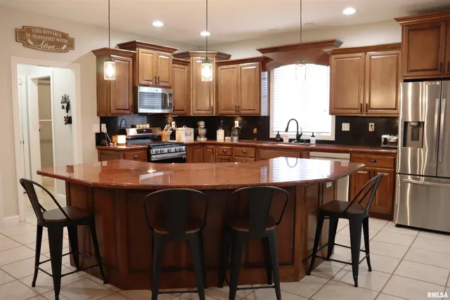 $649,900 | 2 Hunters Way, Washington, IL 61571