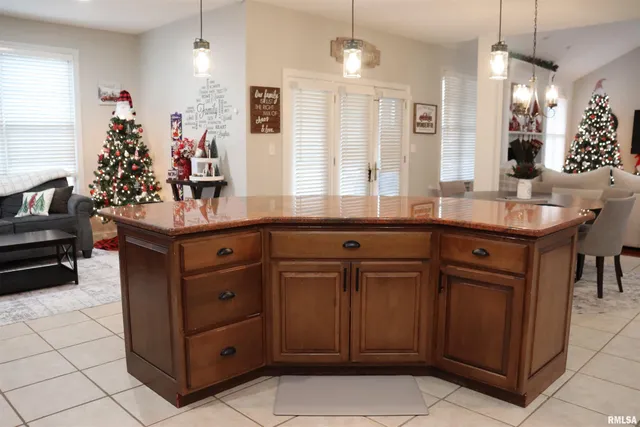 $649,900 | 2 Hunters Way, Washington, IL 61571