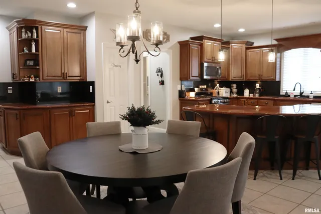 $649,900 | 2 Hunters Way, Washington, IL 61571