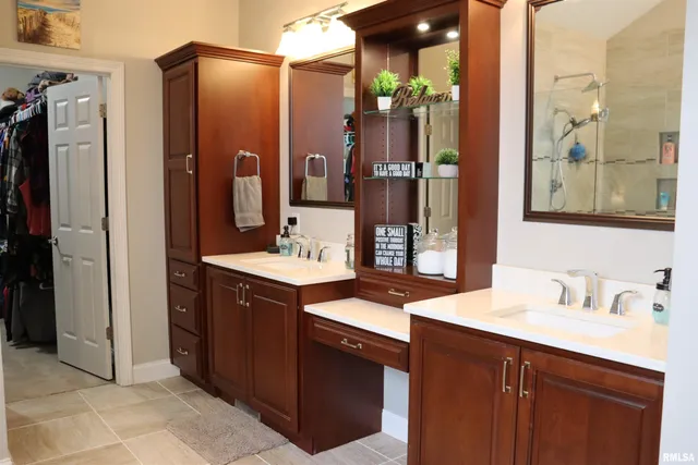 $649,900 | 2 Hunters Way, Washington, IL 61571