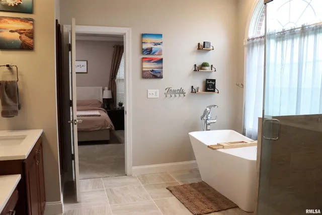 $649,900 | 2 Hunters Way, Washington, IL 61571