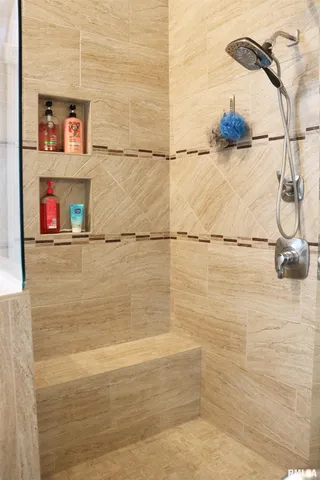 $649,900 | 2 Hunters Way, Washington, IL 61571