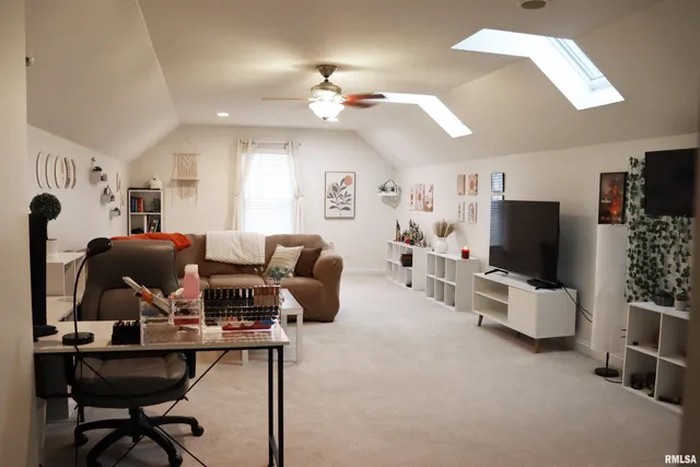 $649,900 | 2 Hunters Way, Washington, IL 61571