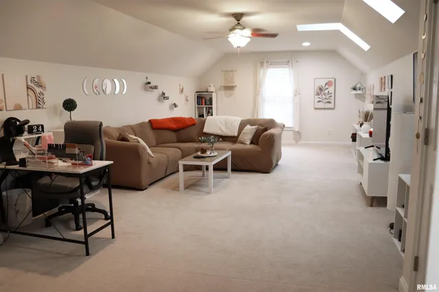 $649,900 | 2 Hunters Way, Washington, IL 61571