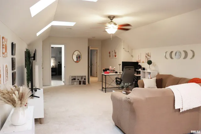 $649,900 | 2 Hunters Way, Washington, IL 61571