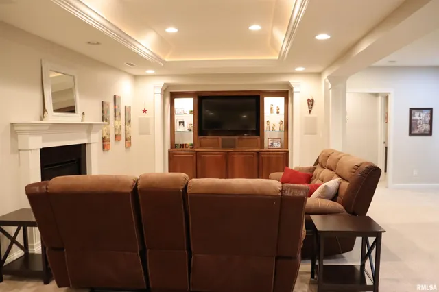 $649,900 | 2 Hunters Way, Washington, IL 61571