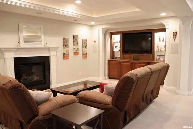 $649,900 | 2 Hunters Way, Washington, IL 61571