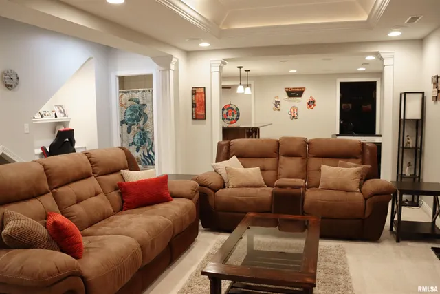 $649,900 | 2 Hunters Way, Washington, IL 61571