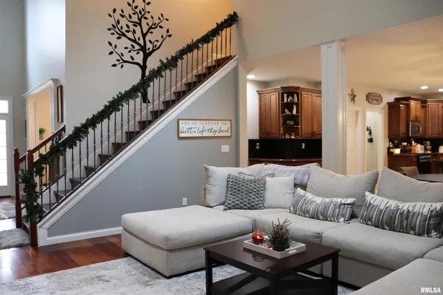 $649,900 | 2 Hunters Way, Washington, IL 61571