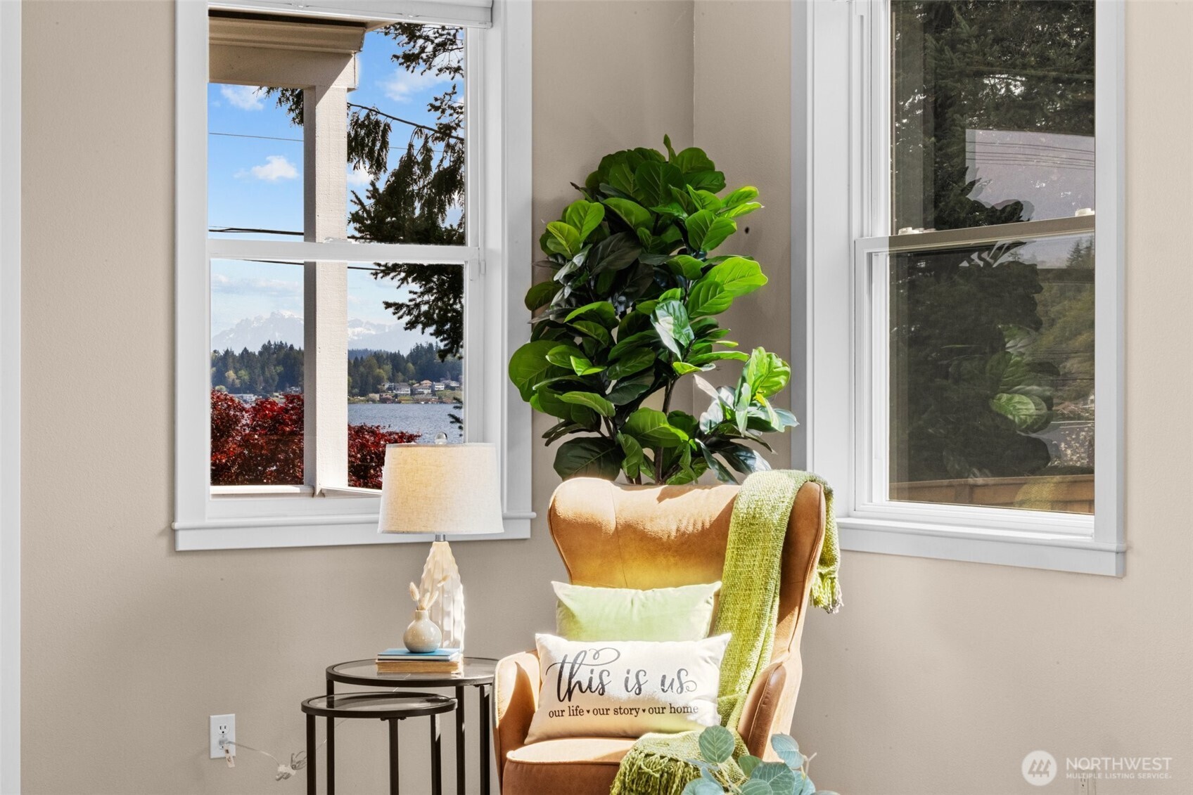 1802 Vernon Road Lake Stevens, WA 98258 - Photo 6 of 40 a view of entryway with a flower pot and a table