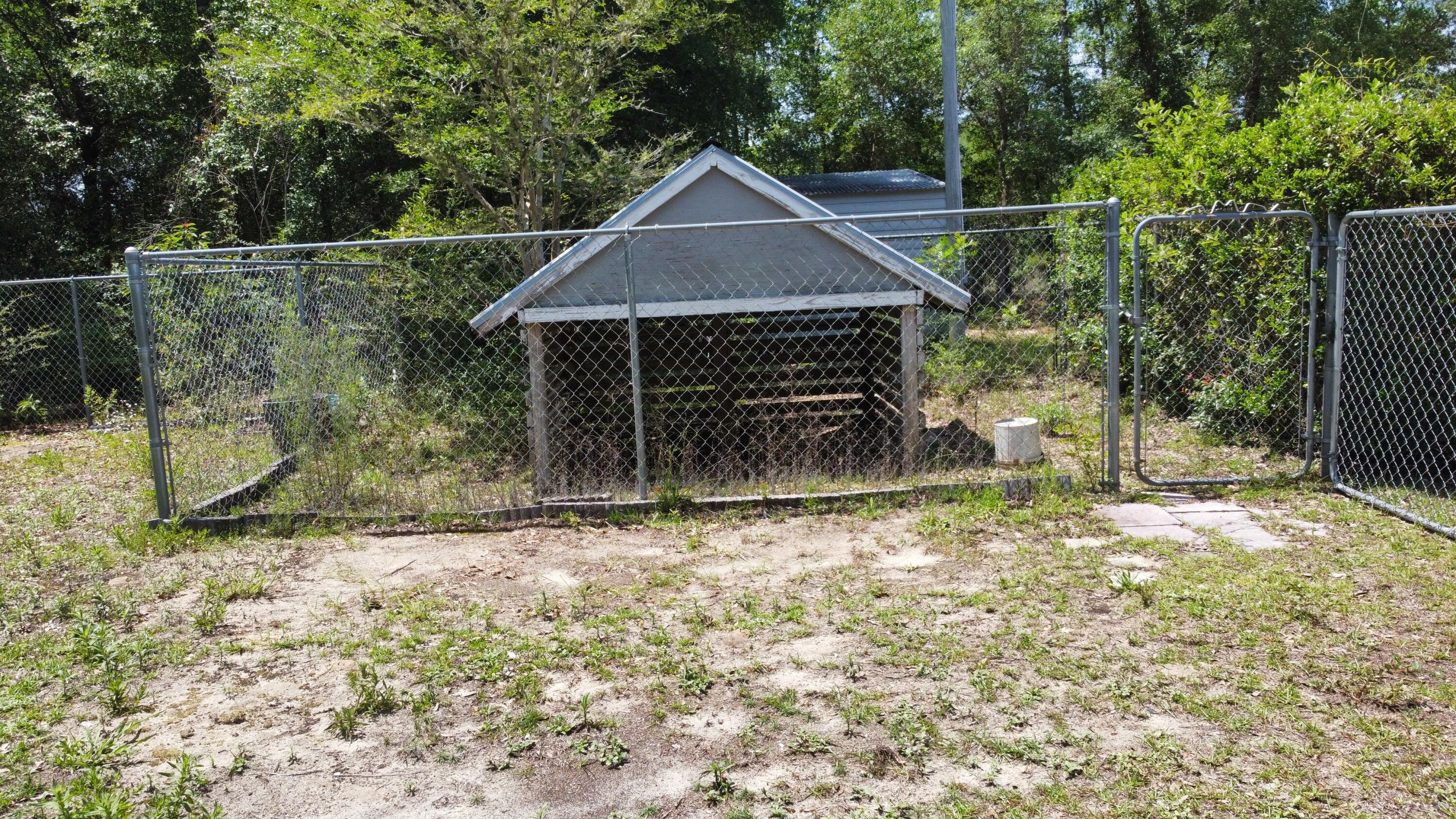 20010 Deep Springs Road Fountain, FL 32438 - Photo 19 of 21 DEEPSPRINGS DOG KENNEL