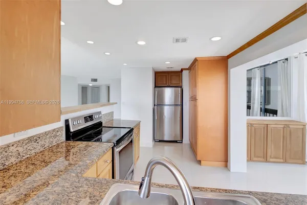$5,250 | 2333 Brickell Avenue, Unit 305, Miami, FL 33129