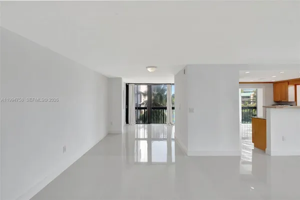 $5,250 | 2333 Brickell Avenue, Unit 305, Miami, FL 33129