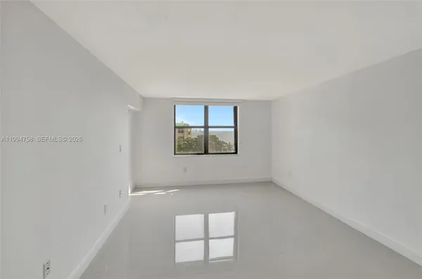 $5,250 | 2333 Brickell Avenue, Unit 305, Miami, FL 33129