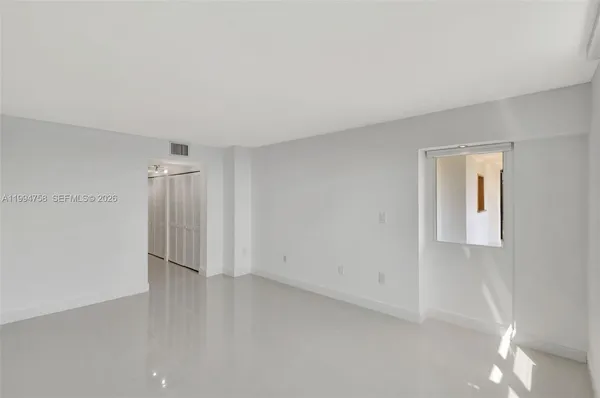 $5,250 | 2333 Brickell Avenue, Unit 305, Miami, FL 33129