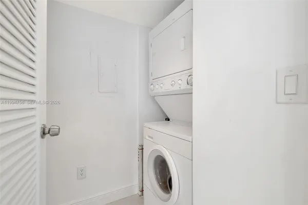 $5,250 | 2333 Brickell Avenue, Unit 305, Miami, FL 33129