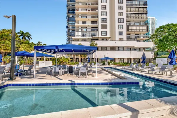 $5,250 | 2333 Brickell Avenue, Unit 305, Miami, FL 33129