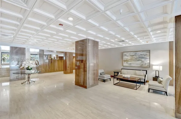 $5,250 | 2333 Brickell Avenue, Unit 305, Miami, FL 33129