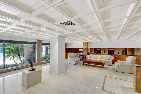 $5,250 | 2333 Brickell Avenue, Unit 305, Miami, FL 33129