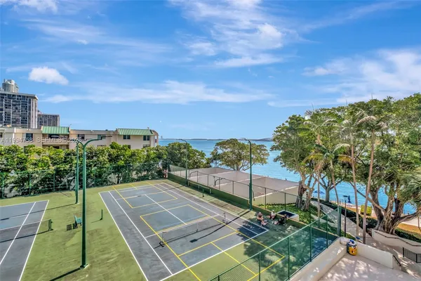$5,250 | 2333 Brickell Avenue, Unit 305, Miami, FL 33129