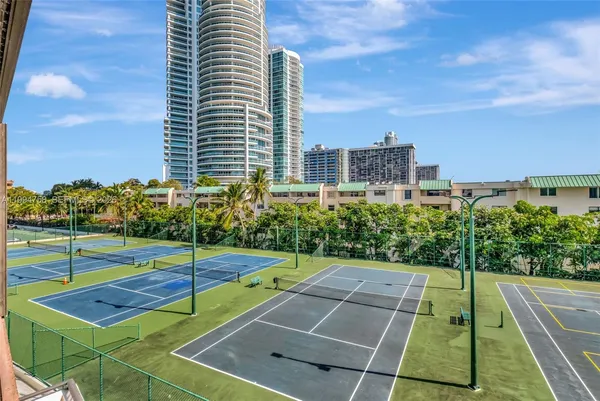 $5,250 | 2333 Brickell Avenue, Unit 305, Miami, FL 33129