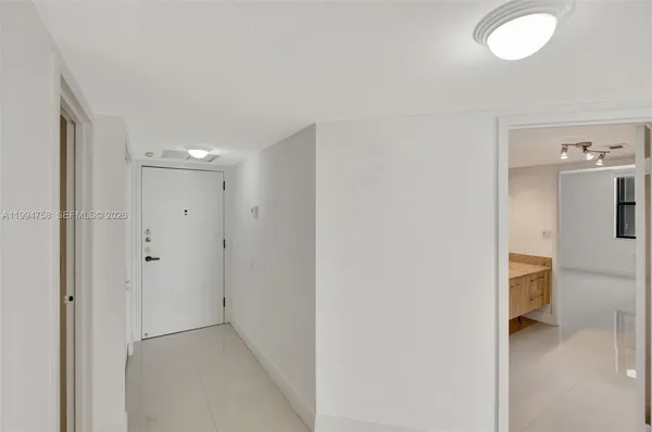 $5,250 | 2333 Brickell Avenue, Unit 305, Miami, FL 33129