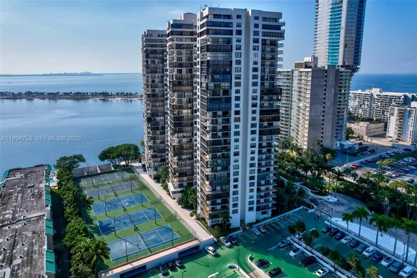 $5,250 | 2333 Brickell Avenue, Unit 305, Miami, FL 33129