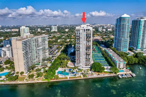 $5,250 | 2333 Brickell Avenue, Unit 305, Miami, FL 33129