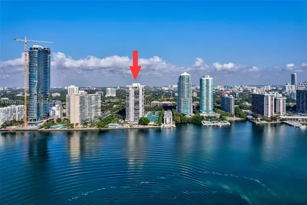 $5,250 | 2333 Brickell Avenue, Unit 305, Miami, FL 33129