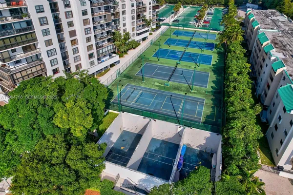 $5,250 | 2333 Brickell Avenue, Unit 305, Miami, FL 33129