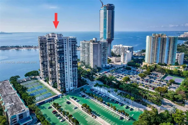 $5,250 | 2333 Brickell Avenue, Unit 305, Miami, FL 33129