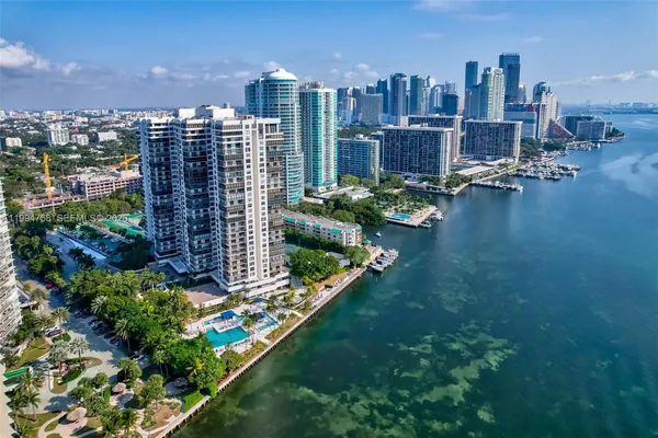 $5,250 | 2333 Brickell Avenue, Unit 305, Miami, FL 33129