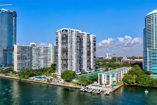 $5,250 | 2333 Brickell Avenue, Unit 305, Miami, FL 33129