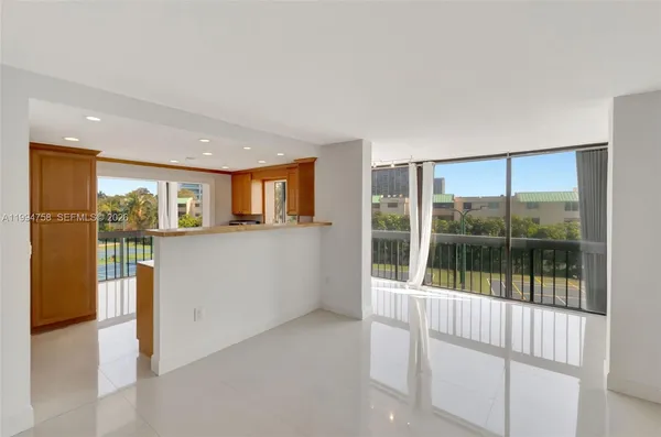 $5,250 | 2333 Brickell Avenue, Unit 305, Miami, FL 33129