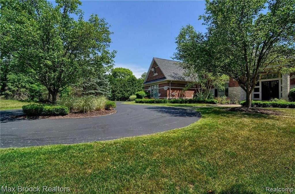 32250 Bingham Road Bingham Farms, MI 48025 - Photo 5 of 44