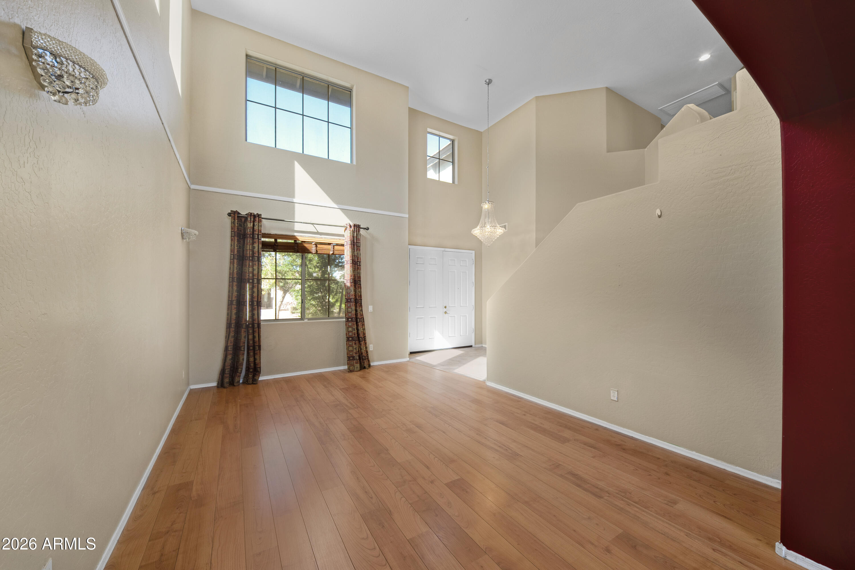 1813 East Beverly Road Phoenix, AZ 85042 - Photo 5 of 32 a view of a big room with windows and closet