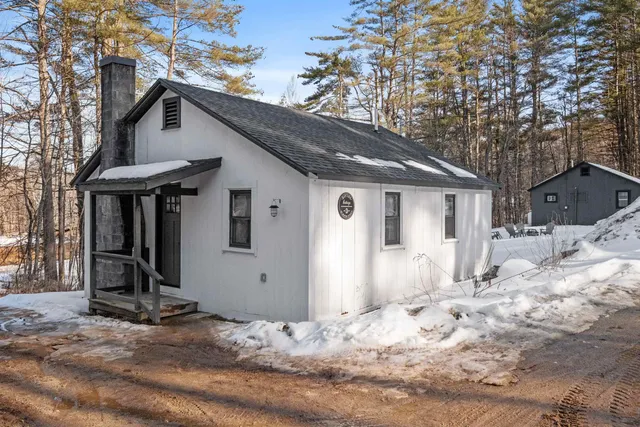 $2,199 | 31 Water Street, Unit 3, Bradford, NH 03221