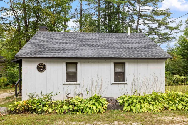 $2,199 | 31 Water Street, Unit 3, Bradford, NH 03221