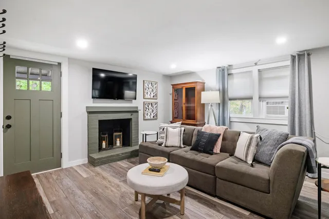 $2,199 | 31 Water Street, Unit 3, Bradford, NH 03221